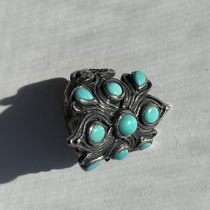 Beautiful turquoise embedded ring in silver | Tres bohemian! Size 7 or 8(?)